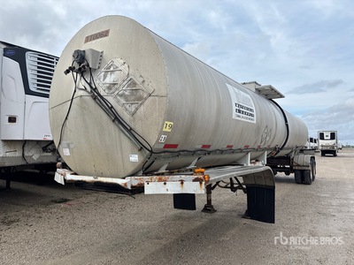 1979 Etnyre 7000 gal T/A Tanker Trailer