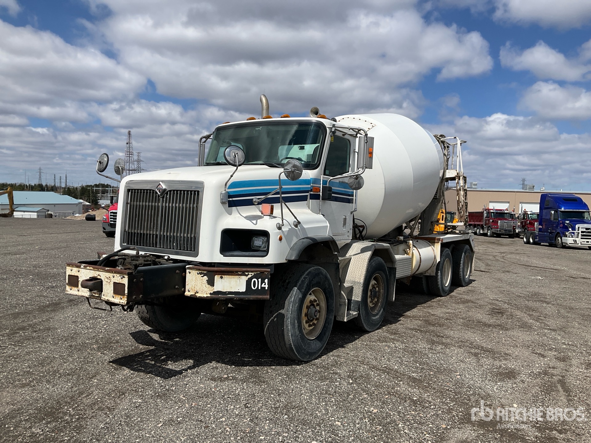 2006 International 5600i 8x4 Twin-Steer Mixer Truck
