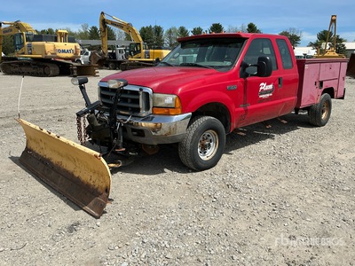 2000 Ford F-350 XLT 4x4 Extended Cab Utility Truck