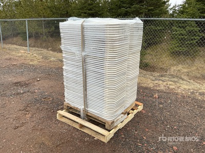 Quantity of (100) Outdoor Folding Sedie