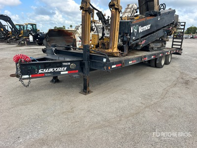 2019 Lucon 227232ALP 29 ft T/A Remolque Portamaquinaria