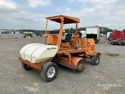 1995 Broce RJ300 Self-Propelled Broom