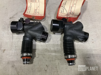 (2) Carleton Life Support Systems 3262033-0102 Oxygen Regulator Connectors