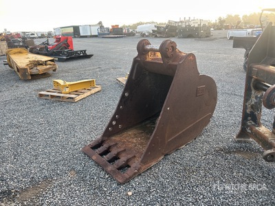 35 in Digging Excavator Bucket