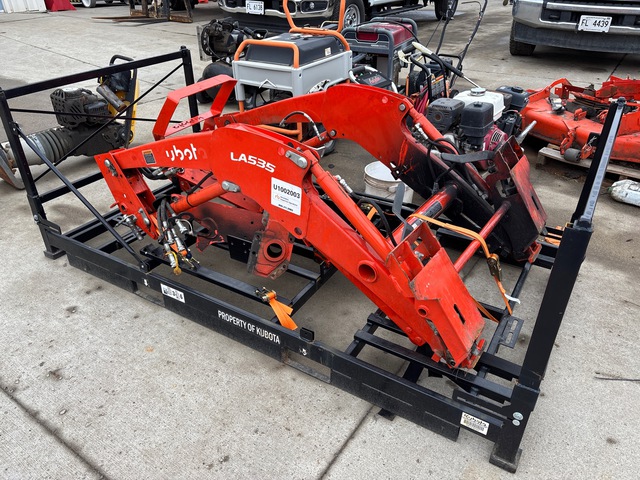 Kubota LA535 Front Loader Attachment (Inoperable)