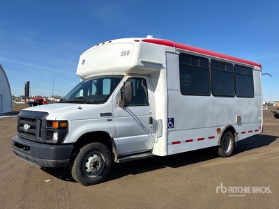 2014 Ford Econoline E-450 4x2 13-Seat Mini Bus