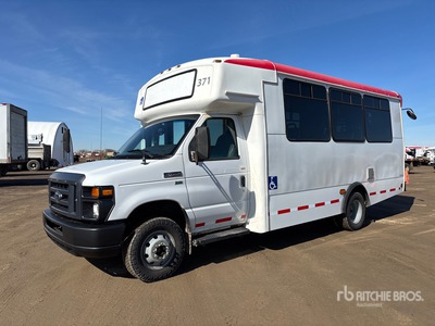 2013 Ford E-450 Econoline 4x2 13-Seat Transit Bus