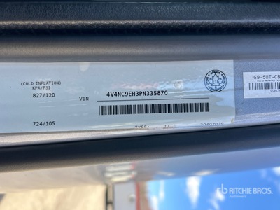 2023 Volvo VNL860 6x4 T/A Sleeper Truck Tractor