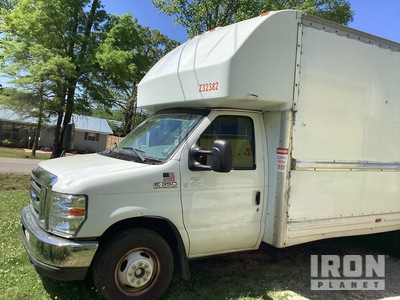 2008 Ford E-350 4x2 Furgoneta caja cerrada
