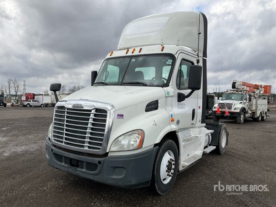 2015 Freightliner Cascadia 113 4x2 Evolution S/A Day Cab Truck Tractor