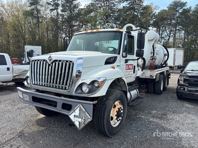 2011 International 7400 Autocarro aspiratore