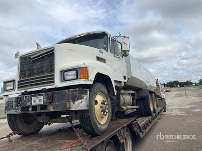 1995 Mack CH613 4000 gal 6x4 Water Truck