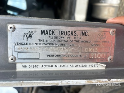 1995 Mack CH613 4000 gal 6x4 Camion à eau