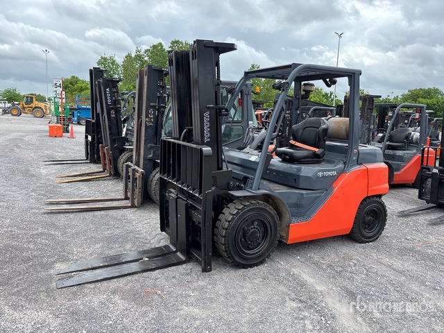 2020 Toyota 8FG35U 7000 lb Pneumatic Tire Forklift
