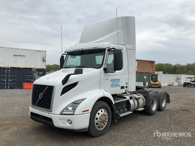 2021 Volvo VNR 6x4 T/A Day Cab Truck Tractor