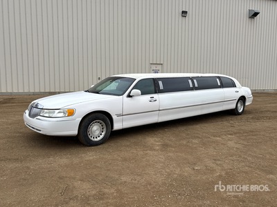 2001 Lincoln Town Car Executive Limousine