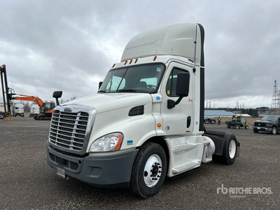 2016 Freightliner Cascadia 113 4x2 S/A Day Cab Truck Tractor