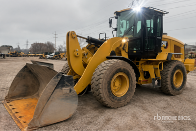 2023 Cat 938M Pala gommata