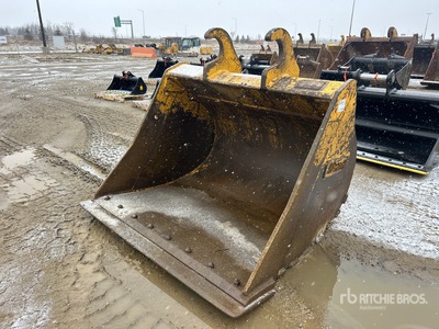 Brandt 66 in Q/C Cleanup Excavator Bucket - Fits John Deere 300P