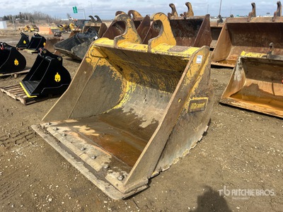 Brandt 66 in Q/C Cleanup Excavator Bucket - Fits John Deere 300P