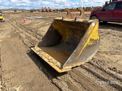 Brandt 66 in Q/C Cleanup エクスカベーター用バケット - Fits John Deere 250G LC