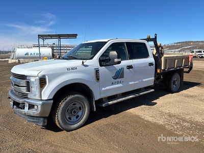 2019 Ford F-350 XLT 4x4 Crew Cab Camion à Plateau