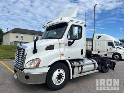 2012 Freightliner Cascadia 113 4x2 S/A Day Cab Truck Tractor