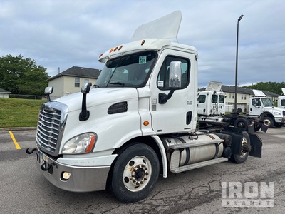 2012 Freightliner Cascadia 113 4x2 S/A Day Cab Truck Tractor