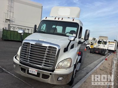 2014 Freightliner CA113 4x2 S/A Day Cab Truck Tractor