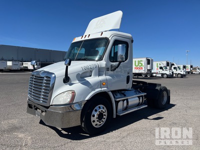 2013 Freightliner Cascadia 4x2 S/A Day Cab Truck Tractor