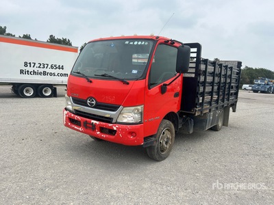 2017 Hino 195 4x2 Flatbed Truck
