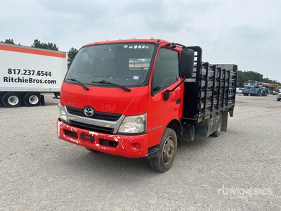 2017 Hino 195 4x2 Flatbed Truck