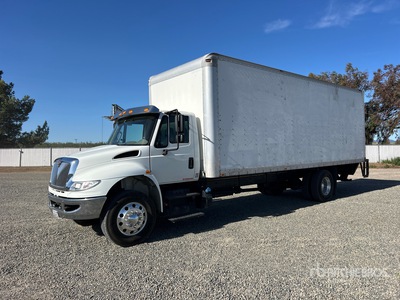 2017 International 4300 4x2 Furgoneta caja cerrada