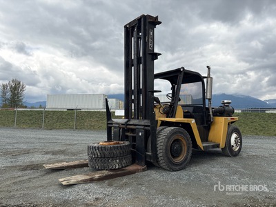 1990 Clarklift CHY160BD 16000 lb Pneumatic Tire Chariot Élévateur