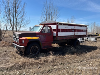 Ford F600 4x2 穀物用トラック (Inoperable)