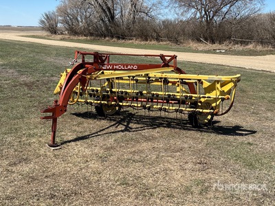 1983 New Holland 256 Side Delivery Hay Rake
