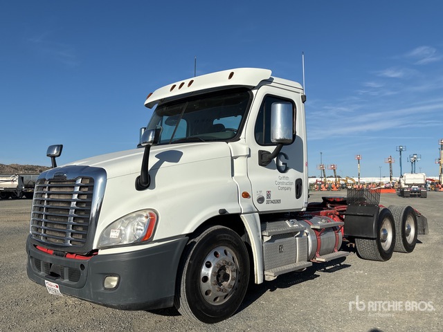 2019 Freightliner Cascadia 125 6x4 T/A Day Cab Truck Tractor