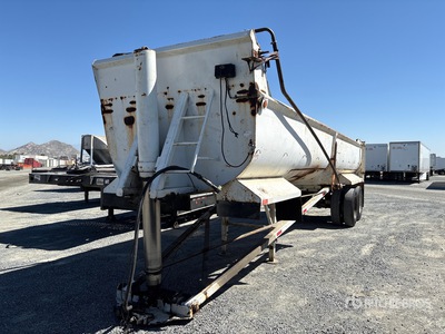 1972 Fruehauf 30ft T/A Remorque à benne basculante