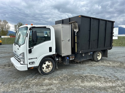 2015 Isuzu NQR 4x2 Camion à benne basculante S/E