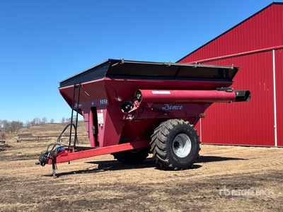 2011 Demco 1050 S/A Grain Cart