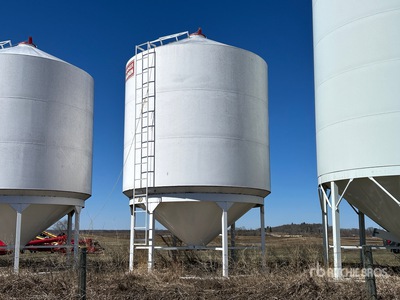 Weninger Magnum +/- 2000 bu 3 Ring Smooth Wall Hopper Grain Bin