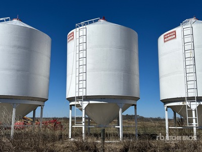 Weninger Magnum +/- 2000 bu 3 Ring Smooth Wall Hopper Grain Bin