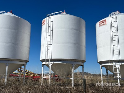 Weninger Magnum +/- 2000 bu 3 Ring Smooth Wall Hopper Grain Bin