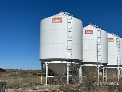 Weninger Magnum +/- 2000 bu 3 Ring Smooth Wall Hopper Grain Bin