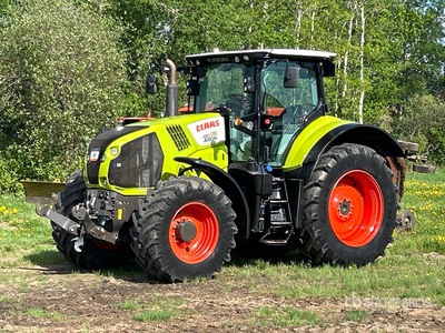 2015 Claas 810 Axion トラクター