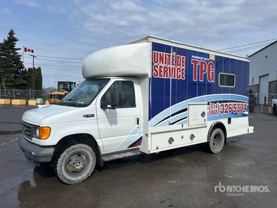 2005 Ford E450 4x2 Camión Utilitario