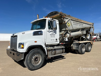 WK Dahms Slinger on 2015 Western Star 4700SF 6x4 Stone Spreader Truck