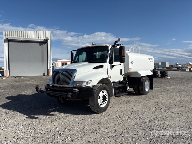 2019 International 4300 2000 gal 4x2 Water Truck