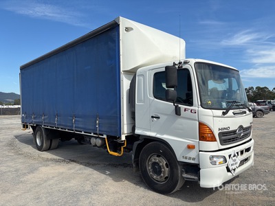 2014 Hino FG8J 4x2 Ciężarówki - firanka