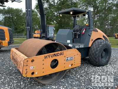 2018 Hyundai HR120C-9 Compacteur à tambour lisse
